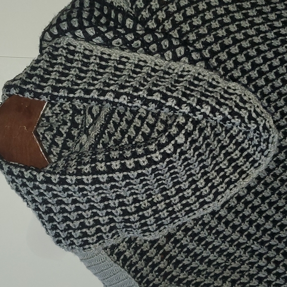 ✏[LOVE by Chesley] PONCHO - Picture 3 of 7